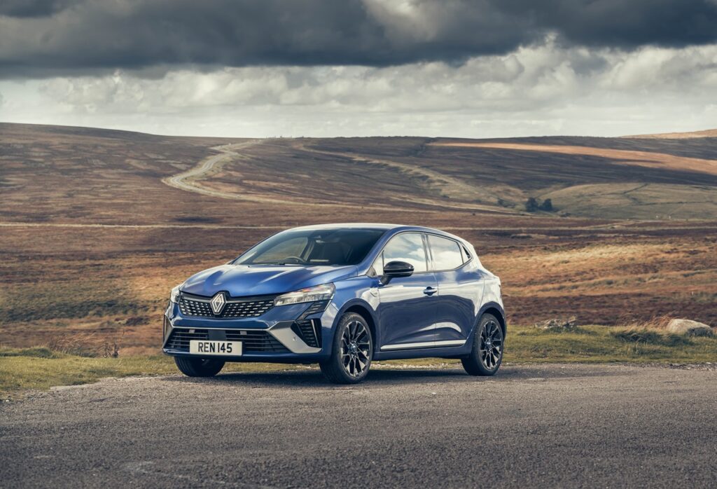 Renault customers motor ahead with an extra £500 deposit contribution