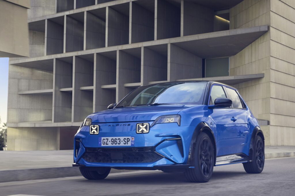 UK red-carpet debut for Alpine A290 as it’s driven to F1 75 Live launch ...